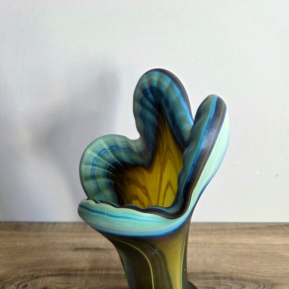 Hand blown Phoenician art glass wavy ages vase. - Picture 5 of 8